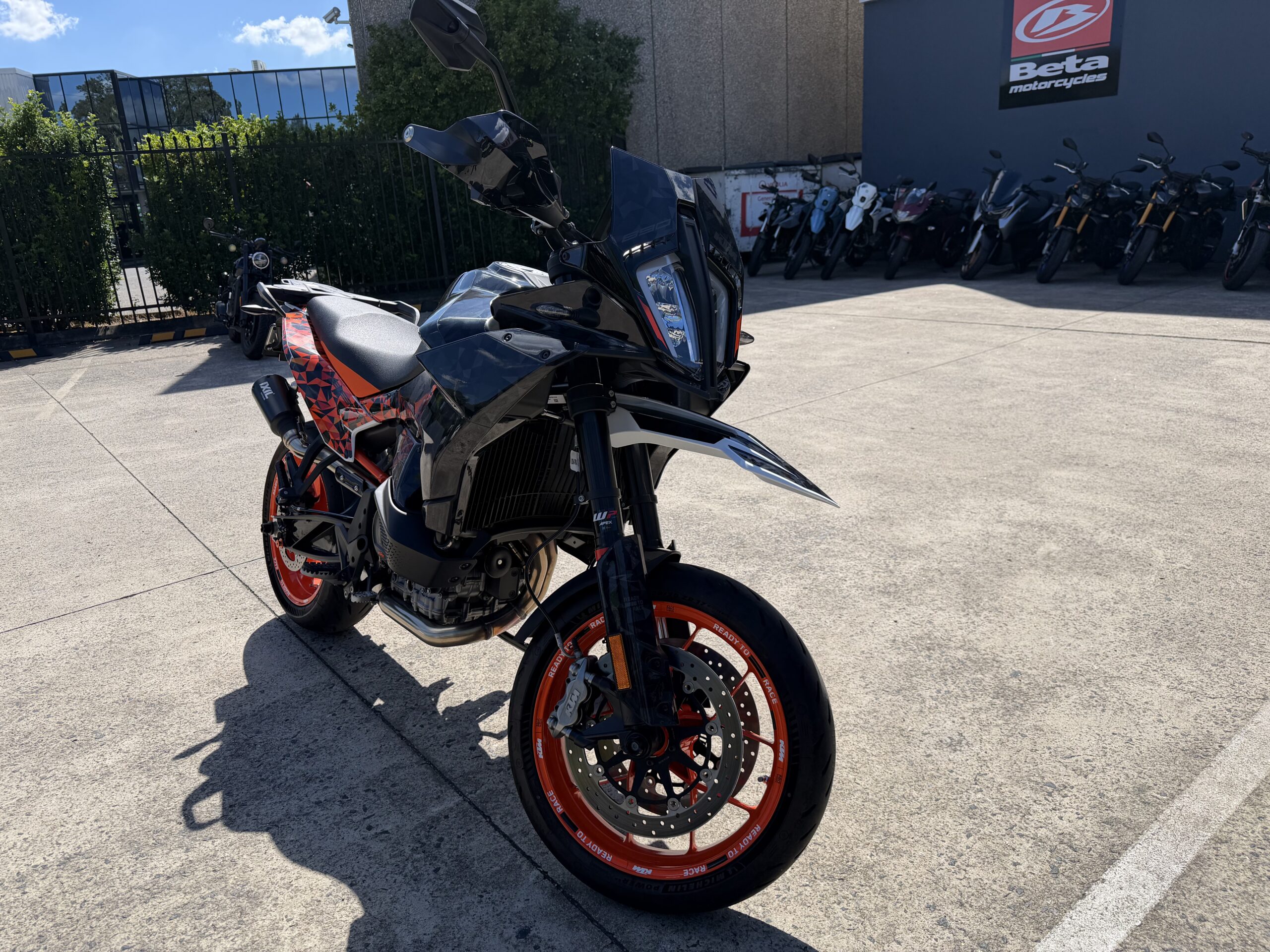 KTM 890 SMT - USED 2 KTM 890 SMT - USED - Image 2
