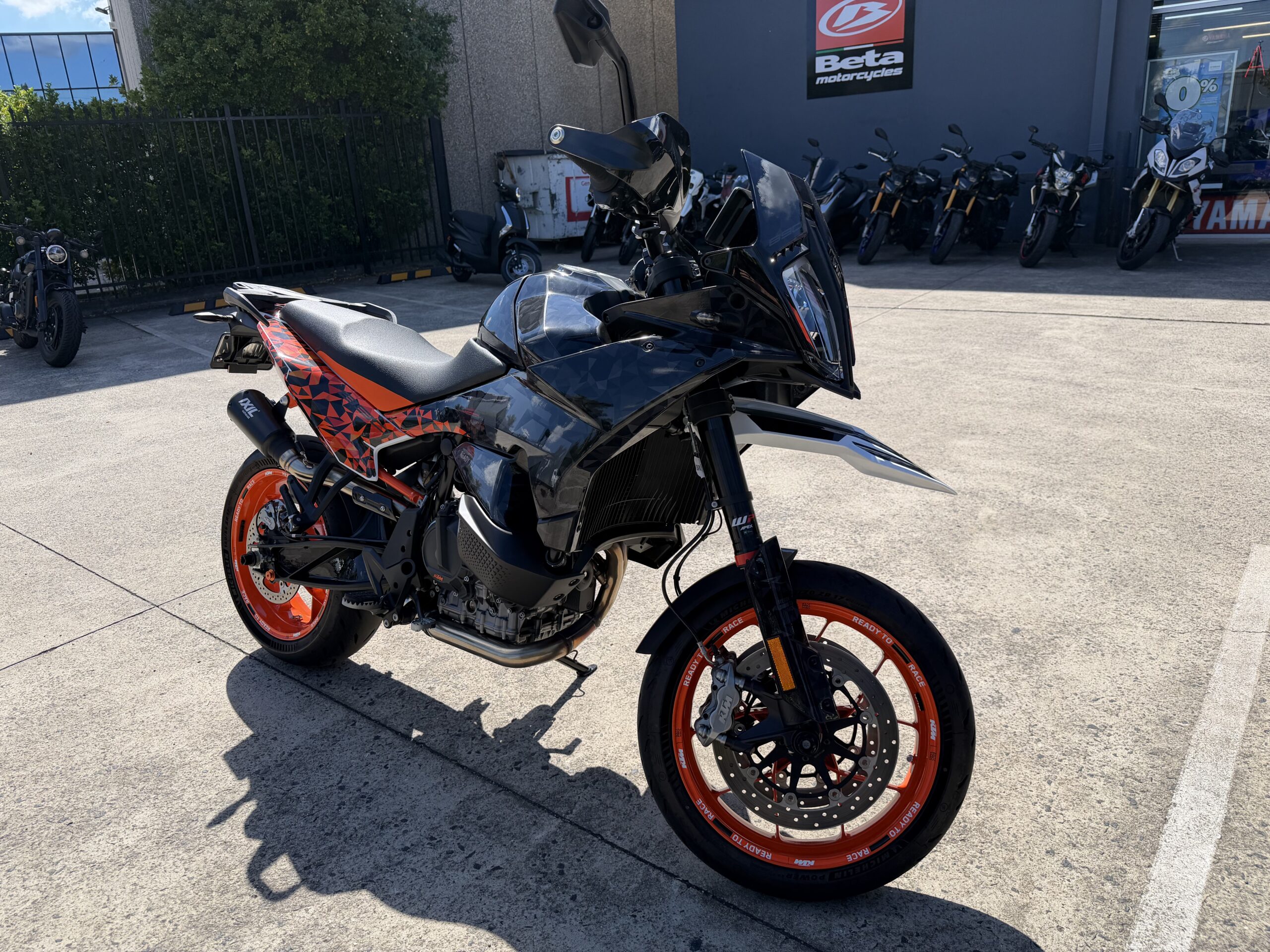 KTM 890 SMT - USED 3 KTM 890 SMT - USED - Image 3