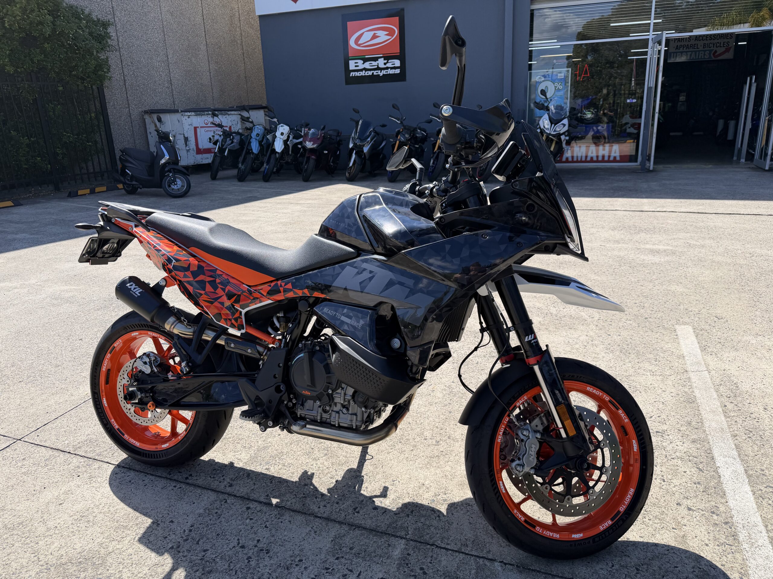 KTM 890 SMT - USED 4 KTM 890 SMT - USED - Image 4