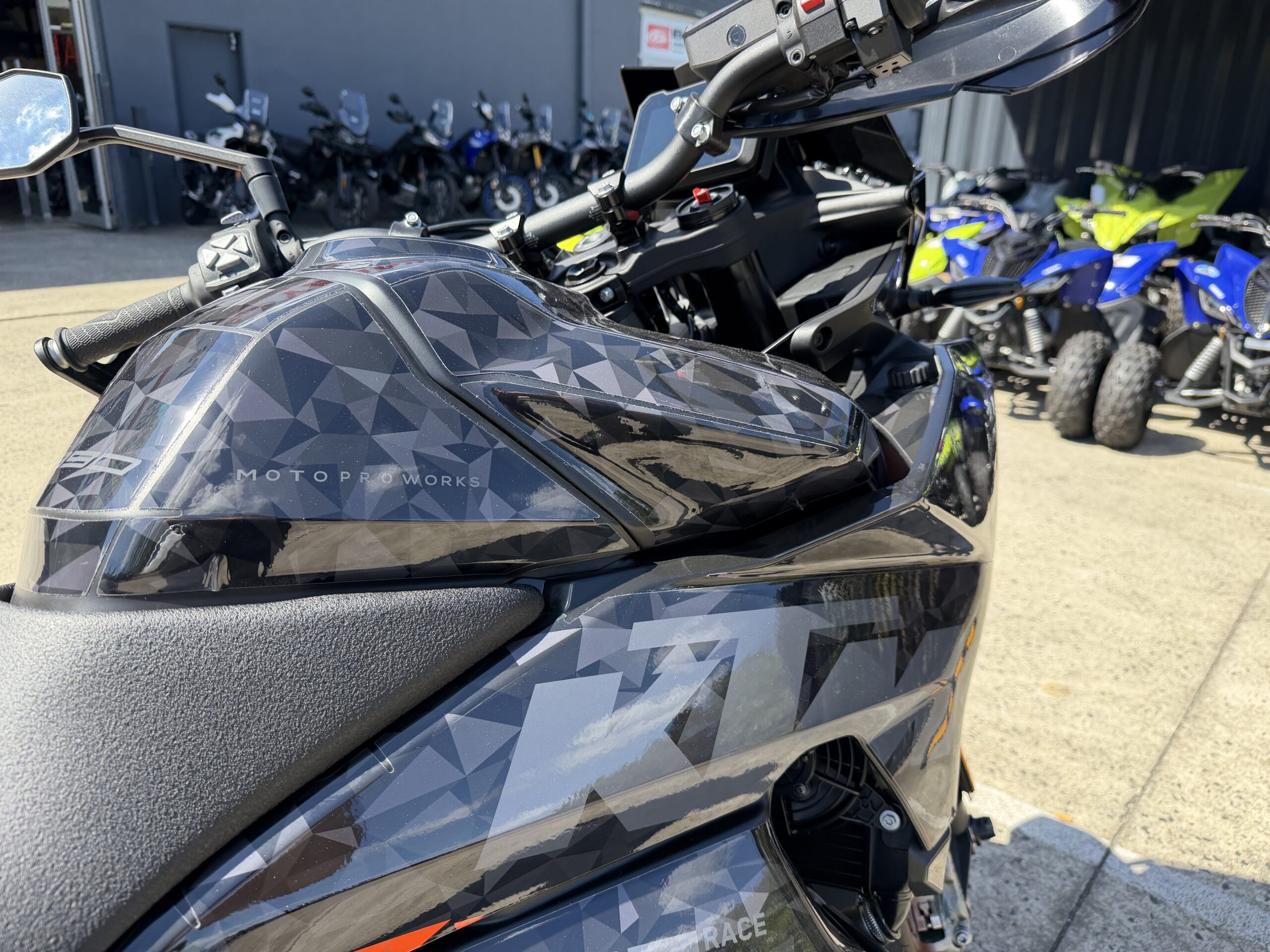 KTM 890 SMT - USED 11 KTM 890 SMT - USED - Image 11